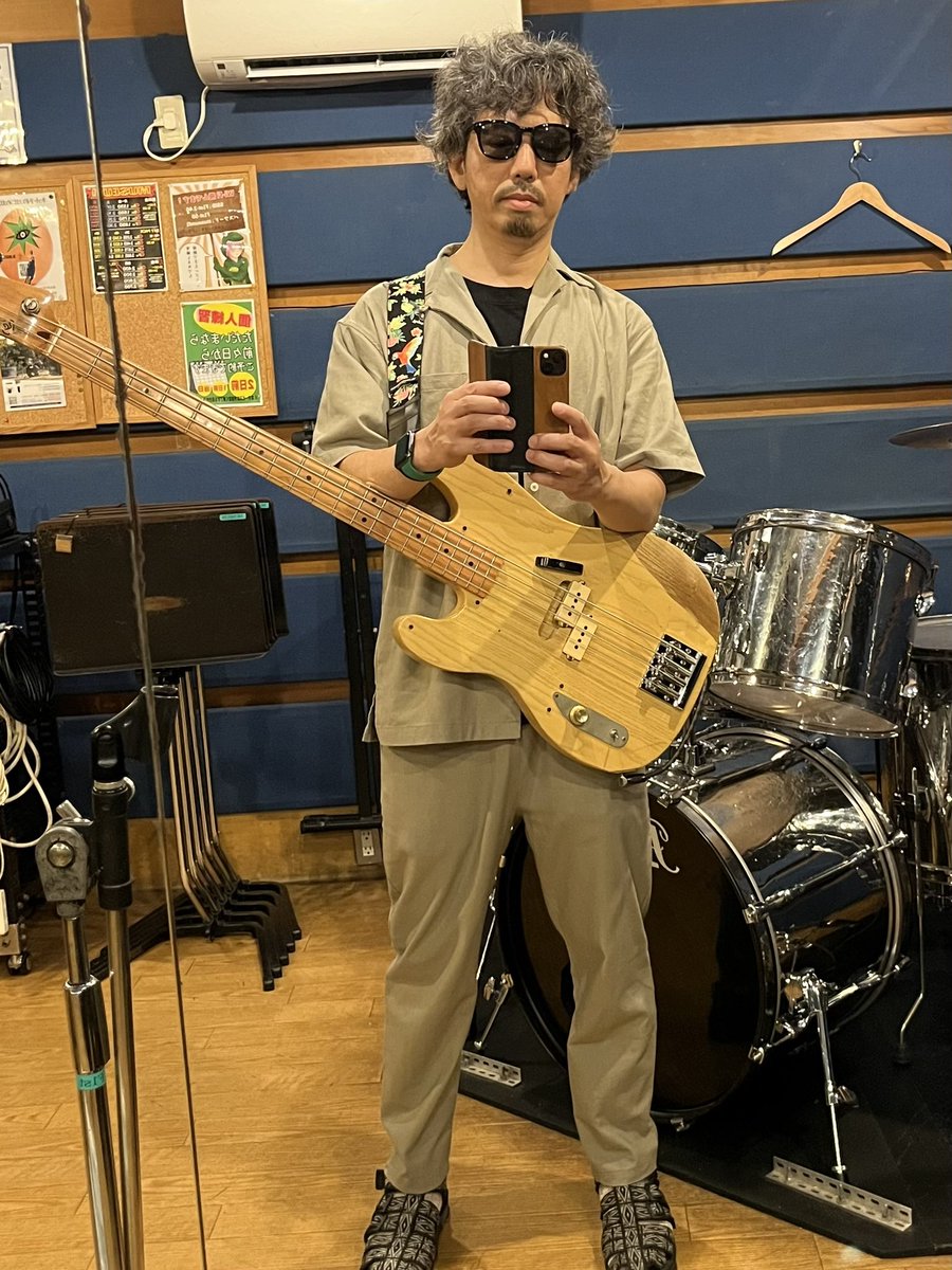 toribassist's tweet photo. 夏休み〜🌻昼からスタジオ入ってます🎸 https://t.co/D5ZQUAjUx5
