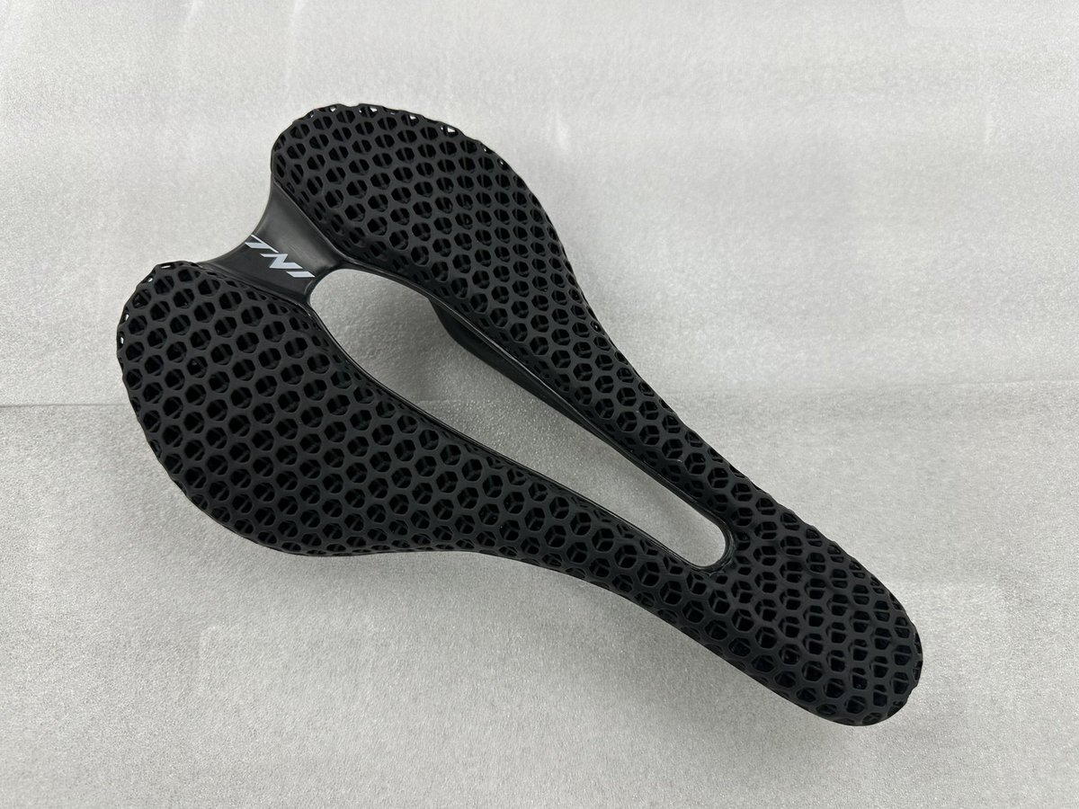 トライスポーツ #TNI #3Dサドル TNIより新しい3D printing サドル入荷