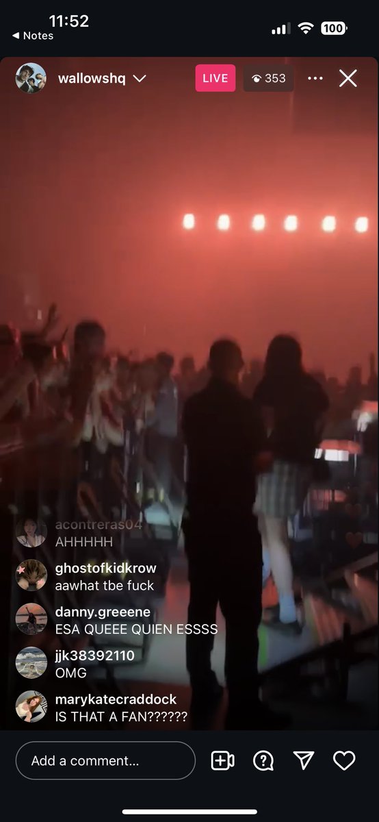 ghstbrina's tweet photo. THEY BROUGHT A FAN ON STAGE WHAT https://t.co/2Y5Qk7gMXP