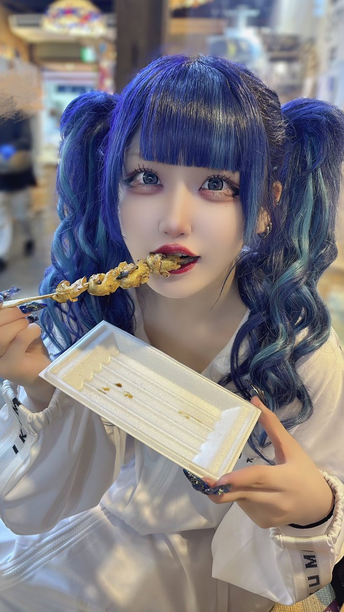 diavel_seren's tweet photo. 彼女とデート来たけどずっと食べてる https://t.co/gZjTzFEayi