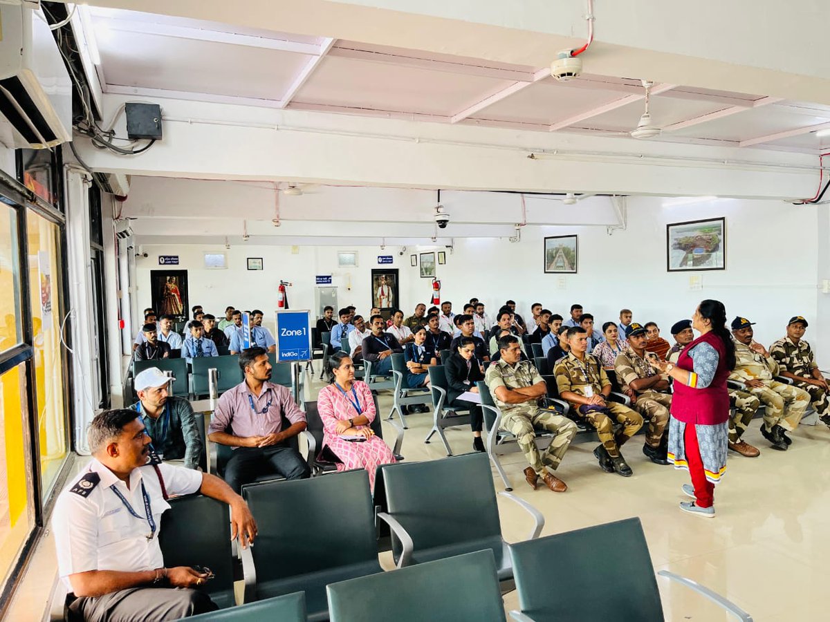 aaidiuairport's tweet photo. विमानन सुरक्षा संस्कृति सप्ताह के उपलक्ष्य में दीव हवाई अड्डे@aaidiuairport पर कार्यरत विभिन्न एजेन्सियों के कर्मियों के बीच विमानन सुरक्षा जागरुकता सत्र का आयोजन किया गया।
#SeeItSayItSecureIt
@aairedwr @AAI_Official https://t.co/2g7DYrv55e
