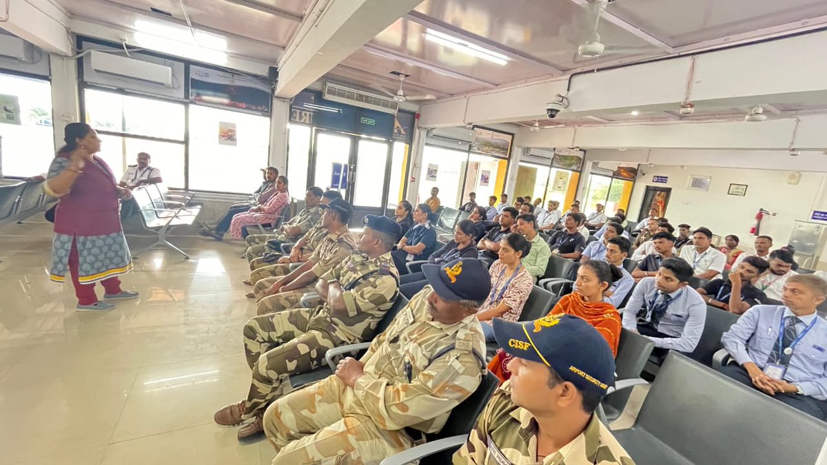 aaidiuairport's tweet photo. विमानन सुरक्षा संस्कृति सप्ताह के उपलक्ष्य में दीव हवाई अड्डे@aaidiuairport पर कार्यरत विभिन्न एजेन्सियों के कर्मियों के बीच विमानन सुरक्षा जागरुकता सत्र का आयोजन किया गया।
#SeeItSayItSecureIt
@aairedwr @AAI_Official https://t.co/2g7DYrv55e