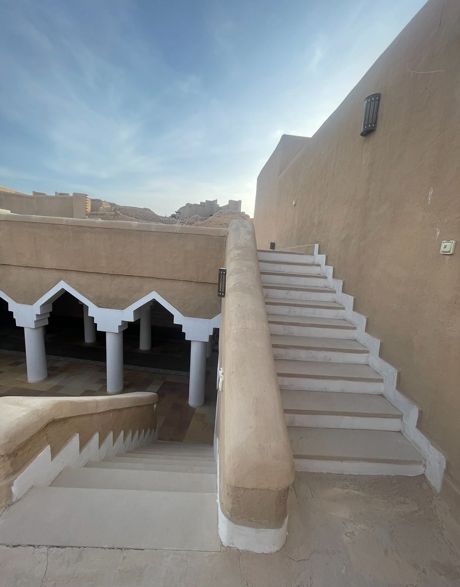 MansourShuwaier's tweet image. سبالة الأميرة موضي:
هو عبارة عن وقف خيري (سبيل) و من أوائل أوقاف آل سعود، ويحمل أسم الأميرة موضي بنت سلطان أبو وهطان زوجة الإمام محمد بن سعود مؤسس الدولة السعودية الأولى. أنشيء الوقف في عهد الإمام عبدالعزيز بن محمد بن سعود رحمهم الله، ويعتبر من أقدم الوحدات المنشأة في حي الطريف،…