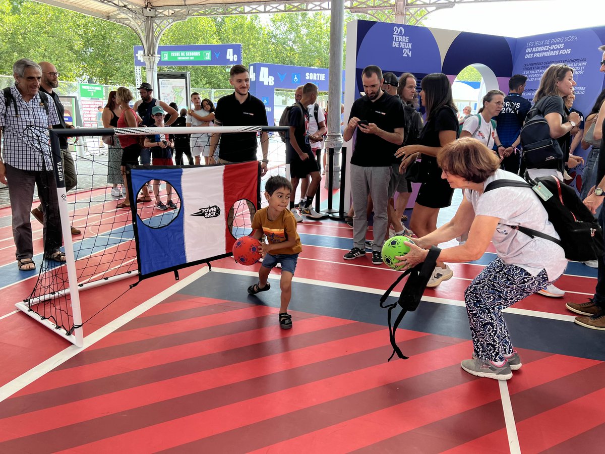 🇬🇧 - 🚀 We're thrilled to be at Club France during the Olympic Games in Paris today! Swing by to connect with the Move'n See team and discover how we're changing the game! 🚀