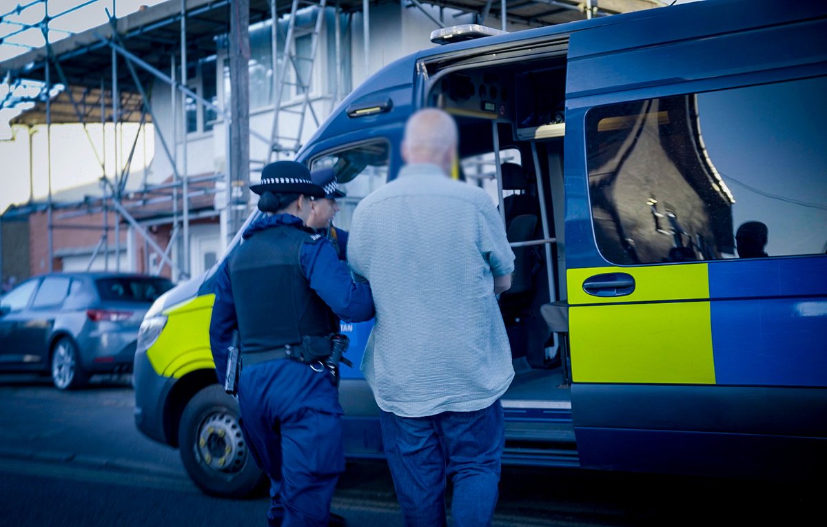 metpoliceuk's tweet photo. We have made more arrests relating to violent disorder in Whitehall on 31 July.
Our message is clear: Anyone involved in disorder and disruption will be found and brought to justice.
We will continue to protect London.
📰 | Latest Arrests Update: https://t.co/zig9xPlMN0 https://t.co/74U3RufGFp