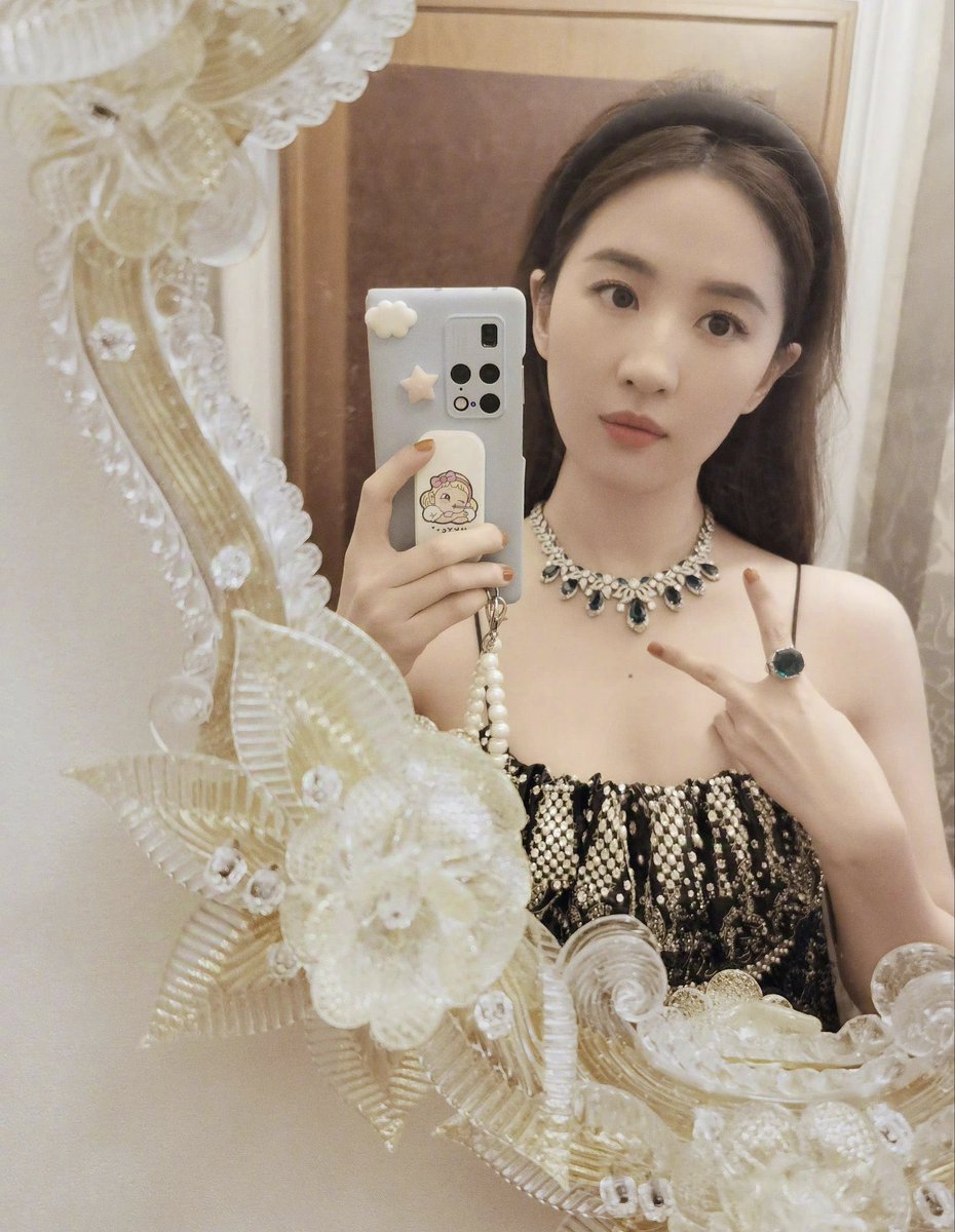 Don_yy365's tweet photo. 乖儿子...还不赶紧过来伺候我？妈妈的脚趾都酸了，还不来给妈妈按摩？
真是没用，活该一辈子当妈妈的玩具...连面对妈妈都不知道怎么跪着？活该当妈妈的抹布！
妈妈的鞋子穿了一天可累坏了，还不赶紧给妈妈脱鞋？就用你的舌头给妈妈按摩按摩脚心
呵，这点刺激就受不了了？真是个废物儿子 https://t.co/AqokwU6LUH