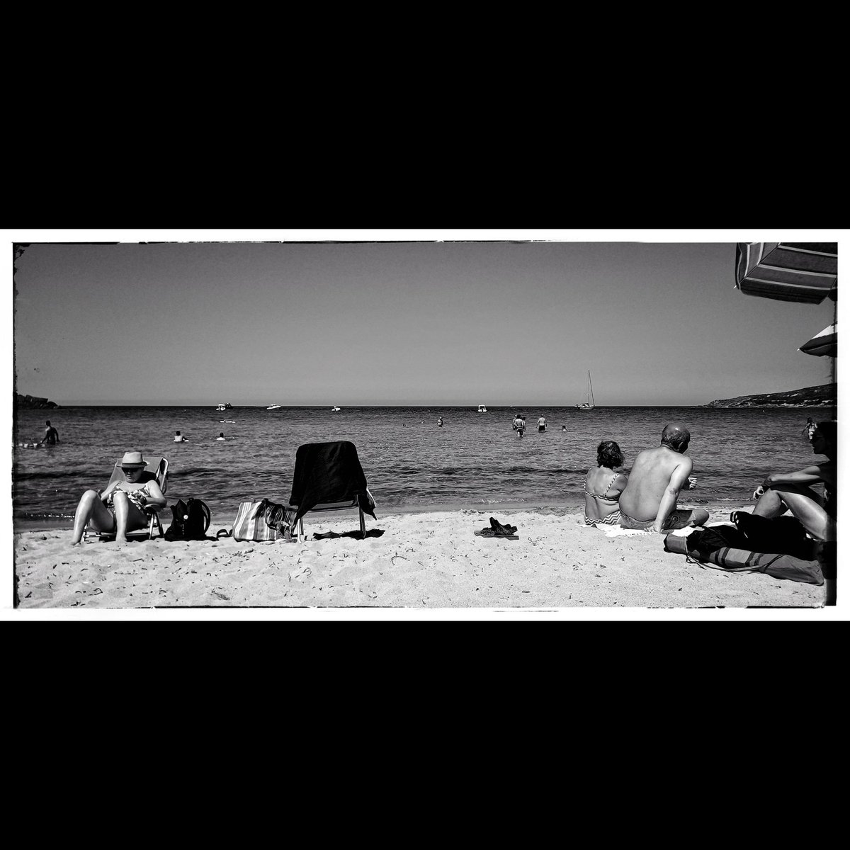 andrea1269's tweet photo. People on the beach #bwphotography #people #beach https://t.co/ajQ444j0wY