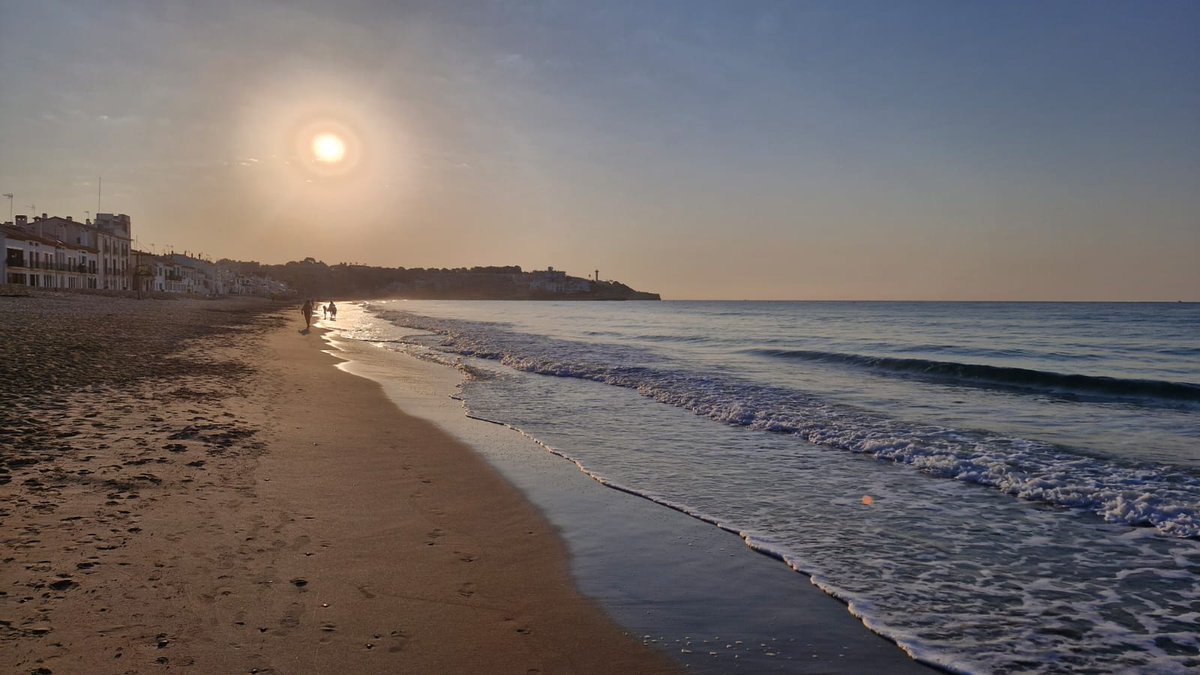Dies de pau, calma,avui era dia 8-8 de l any 8 a les 8:00,  es celebra el portal de león, l aliniació còsmica entre el Sol,l'estrella Sirio i la Terra,s'obre la porta de l'abundància, es genera l'energia còsmica de les oportunitats i els millors desitjos, fora males energia