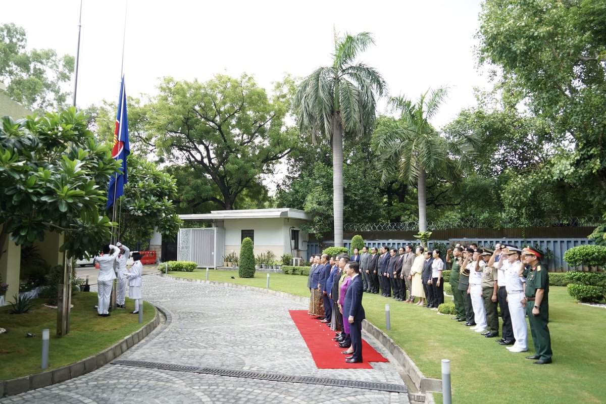 ThailandinIndia's tweet image. Happy 57th ASEAN Day from New Delhi! 🥳🎉 So happy to join my #ASEAN New Delhi Committee (#ANDC) Family at the ASEAN flag hoisting ceremony this morning! Together we reaffirmed our commitment to foster stronger ASEAN Community &amp;amp; enhance ASEAN-🇮🇳 ties! - Amb Pattarat #ASEAN57