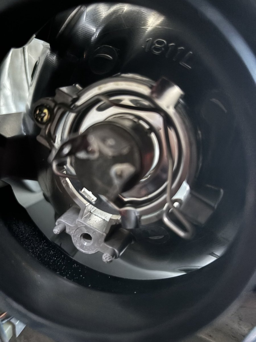 gyawan's tweet image. 眩しさがアップしただけで
明るくはないんだろうなぁ…

#LED化

針金の向きがわからんかったー