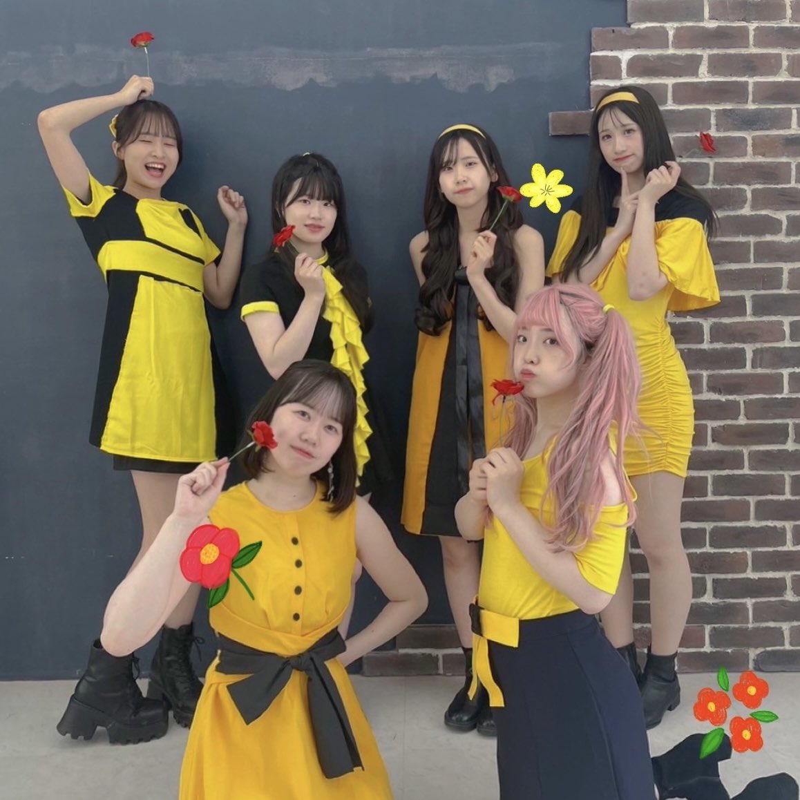 produce7osaka's tweet photo. 🌹SO CURIOUS オフショ②🌹
💛YouTube 〜moving ver.〜
https://t.co/zzIw47Plwq
#IZONE #wizone #socurious #dancecover #踊ってみた #日プ大阪 https://t.co/HUTLjnDkod