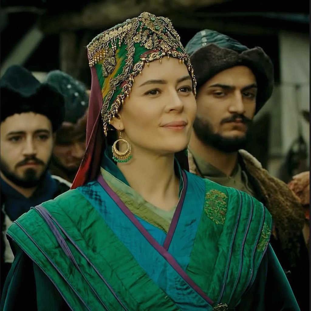 MalhunHatun1326's tweet photo. #DevletAnaMalhunSultan karakteri @YilCagAtiksoy ile bütünleşti ondan başkası malhun olamaz seyirci onun gücünü heybetini devletana duruşunu savaşçı kişiliğini çokseviyor ve #KameriyeMalhunSultan ‘ın #YıldızÇağrıAtiksoy ile birlikte 6. Sezonda geri dönmesini istiyor
#KuruluşOsman https://t.co/KkM2KpxeQN