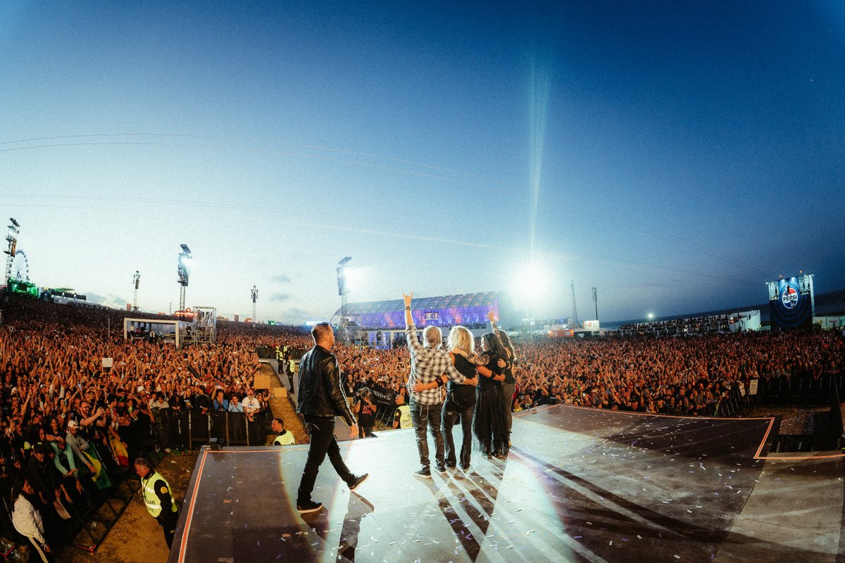 rockinriolisboa's tweet photo. Evanescence: um concerto difícil de superar 💥💪❤️‍🔥 Esta garra, este power, esta força da artista Amy Lee e da banda voltam à Cidade do Rock já em setembro no @rockinrio ! Dose dupla 🤩 https://t.co/RmdjvZdv6r