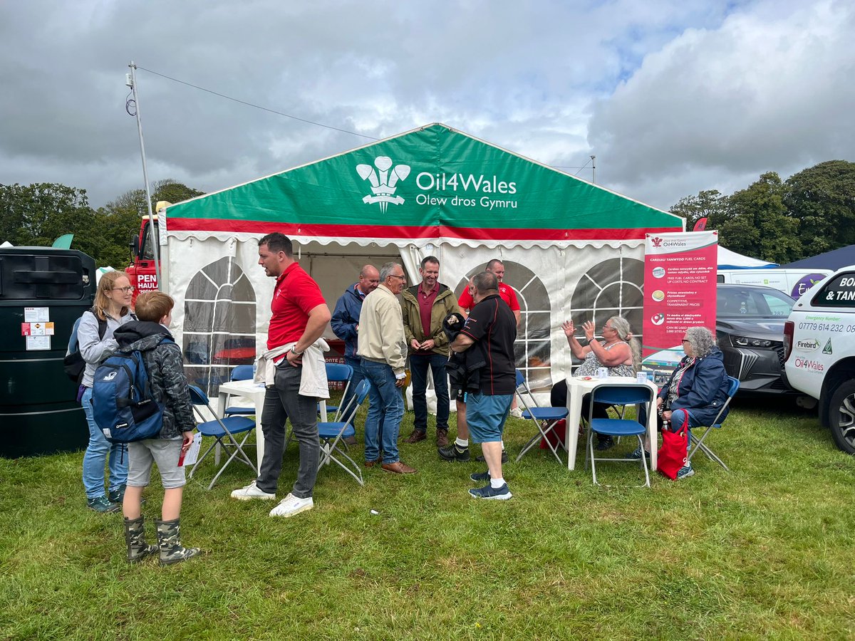 oil4wales's tweet image. We had a fantastic day at the Vale Show yesterday, despite the typical British Summer Weather trying to dampen everyone spirits!
Big thank you to Brand Ambassadors Ken Owens &amp;amp; Ryan Elias for coming along to meet you all! 🏉
#showdays #valeshow2024 #brandambassadors