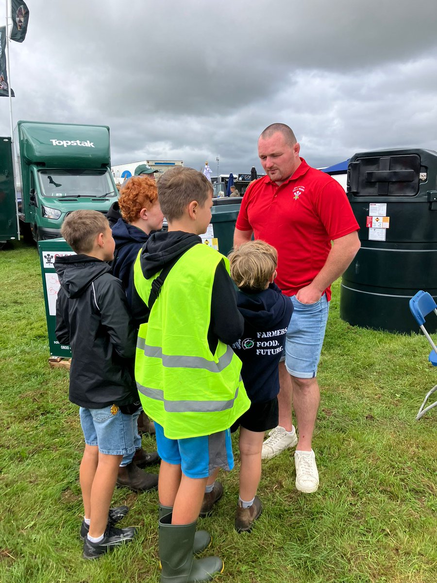 oil4wales's tweet image. We had a fantastic day at the Vale Show yesterday, despite the typical British Summer Weather trying to dampen everyone spirits!
Big thank you to Brand Ambassadors Ken Owens &amp;amp; Ryan Elias for coming along to meet you all! 🏉
#showdays #valeshow2024 #brandambassadors