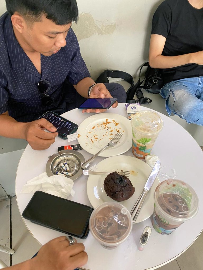 ujung2570's tweet photo. Fore coffee 🥤🥤🥤 https://t.co/TkXBPY0t5S