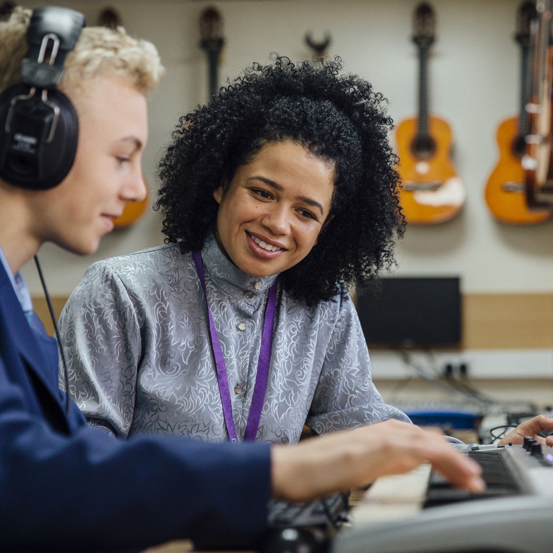 Vorige week publiceerden <a href="/VNGemeenten/">VNG</a> en @PlatformAcct de handreiking 'Van schatbare waarde - Fair pay in de lokale creatieve en culturele sector': buff.ly/3WXFF2d