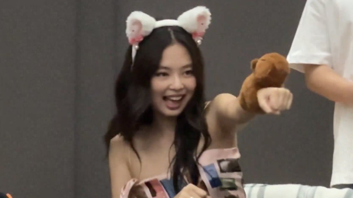 jenniepics's tweet photo. https://t.co/nhdV4Q23AO