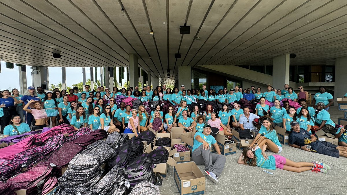 alexfinnieWPLG's tweet image. It’s almost time to head back to school in SoFlo! Last week, the Little Lighthouse Foundation held a back to school event in Miami that served over 3,000 kids in our area. Love the work they do! 
📚💛