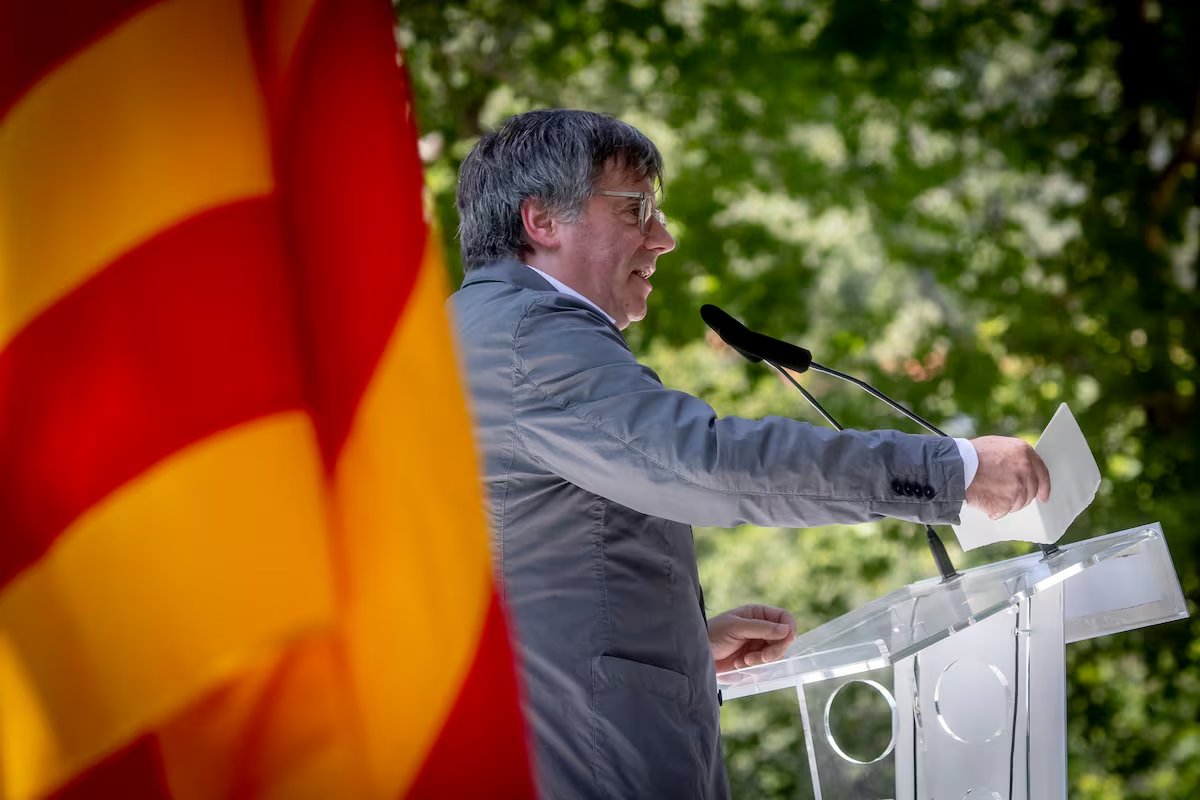 <a href="/KRLS/">krls.eth / Carles Puigdemont</a> Puigdemont torna a Catalunya després de 7 anys prenent el pèl als catalans, avalant la permanència de l'ocupació espanyola sobre la nostra terra, i en lloc de donar-li la rebuda que li hauria de donar un poble conscient de la seva pròpia situació, a pedrades, encara hi ha