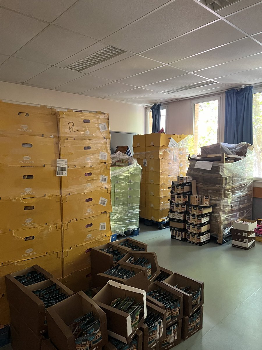 dedieu_RA's tweet photo. Déjà l’heure de la préparation du départ de la @TeamGB en cette fin de #JeuxOlympiques2024 . Chers élèves, chères équipes, que garde-t-on au @Lycee_Auffray ? Du mal à réaliser que cette magnifique aventure se termine bientôt … #TeamAuffray2024 #clichy @acversailles @iledefrance https://t.co/ZGYsk4yyPq