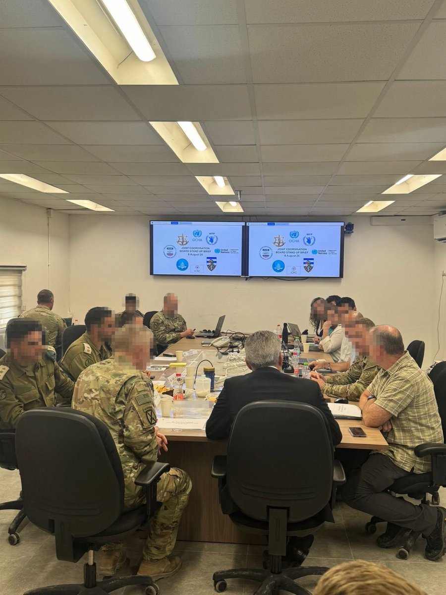 هذا الصباح تلقيت اتصالاً من سيدة تدعى تمارا الرفاعي <a href="/TamaraAlrifai/">Tamara Alrifai</a>، قدمت نفسها أنها من الـ @unrwa.
تحدثت تمارا بنفسية المعلم الكبير الذي انزعج من تغريدة لي نشرت فيها صورة نشرها الإسرائيلي لاجتماع باسم مجلس التنسيق ضم الجيش الإسرائيلي والأمريكي ومنظمات دولية ليس بينها الأونروا.