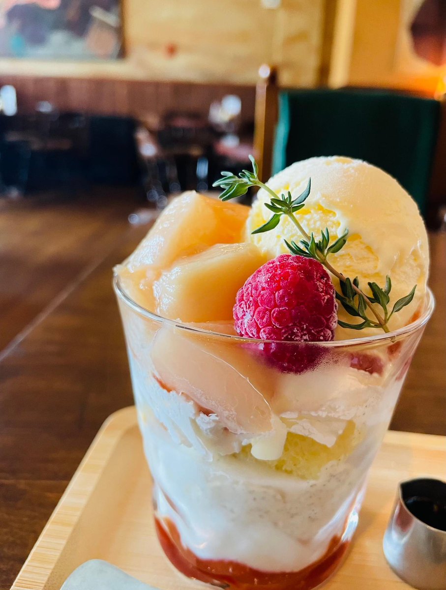 piacomo's tweet photo. いよいよ明日!!
名前から切り取ったバンド名が一人歩きし、いつの間にか真夏へ誘うバンドへ♪
ジャズに精通する3人ならではのサウンドを、桃パフェとともに！
■8/9金 Summer Peach House@紙ひこうき（南1条東2丁目7水協ビル1F）
tb板橋夏美，gt,vo古舘 賢治，pf,vo齊藤 桃子 ／19:30〜2500円+要order https://t.co/aEEhQrElHc