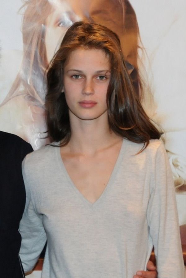 SCENTEDSIREN's tweet photo. I've tried to achieve this makeup look multiple times 'til I realised it's probably just her bare face https://t.co/S3u57NyBUn