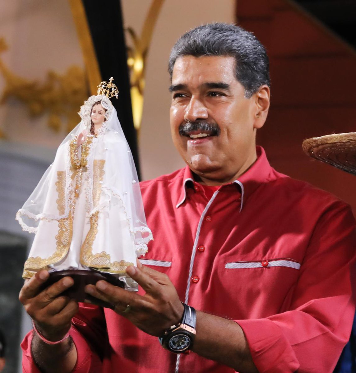 #8Ago  Feliz jueves 🇻🇪 

#PuebloSonrienteYEnPaz 🇻🇪

¡Patria de gente Honrada!

#SoyComunicadorClapNE 📦