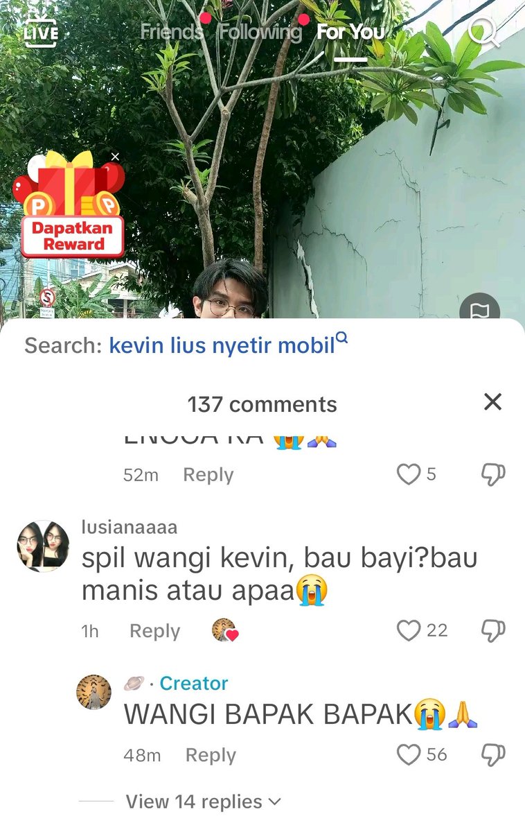 cakemoroll's tweet photo. Q: "Wangi Kevin kaya bayi ngga?"
Kevin: "Hm?"
Alfie: "Wangi lu kaya gimana vin?"
Axel: "Kaya bapak-bapak"

WKWKWKW SPILL PARFUM 😭🖐🏻 #imkevin #axelots #alfieblubuk https://t.co/yq0jMM2Kgf