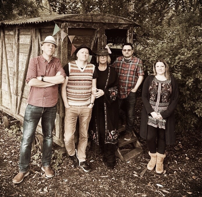 Playing live in the museum gardens, this Sunday, from 2pm is Copper Creek, a five-piece that plays foot-stomping Folk, Celtic &amp; Americana.

Here's a taste!
In Hell I'll be Good Company youtu.be/g-h3pVOFBuU?si…

#LiveMusic #LazySummerSundays #CreamTea #summer