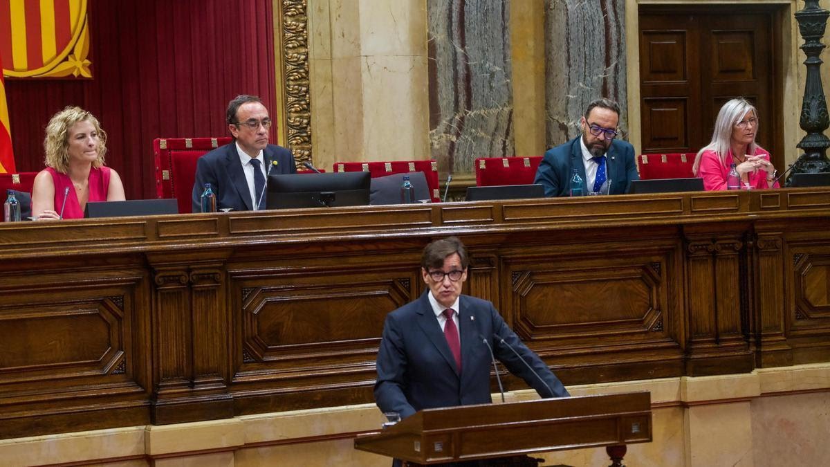 PSCMaresme's tweet photo. El candidat a President de la Generalitat @salvadorilla ha marcat les prioritats i reptes de Catalunya que caldrà abordar el nou govern i ha parlat de l'entesa i diàleg amb les forces polítiques amb qui ha pactat l'investidura, al Ple del @Parlamentcat 

#PresidentIlla https://t.co/PIiDFR4CZe