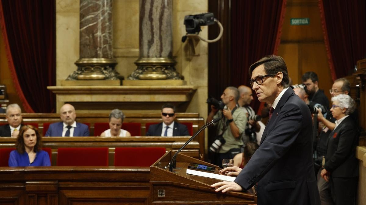 PSCMaresme's tweet photo. El candidat a President de la Generalitat @salvadorilla ha marcat les prioritats i reptes de Catalunya que caldrà abordar el nou govern i ha parlat de l'entesa i diàleg amb les forces polítiques amb qui ha pactat l'investidura, al Ple del @Parlamentcat 

#PresidentIlla https://t.co/PIiDFR4CZe