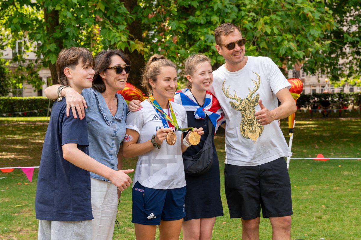 Olympian takeover at Grosvenor Square! 

Last weekend, Olympic sailor Annie Lush and hockey star Shona McCallin MBE, OLY,  joined us to share Olympic stories and show off their medals. We also had a visit from Team GB mascot, Pride the Lion!

Let’s keep cheering on Team GB! 🇬🇧