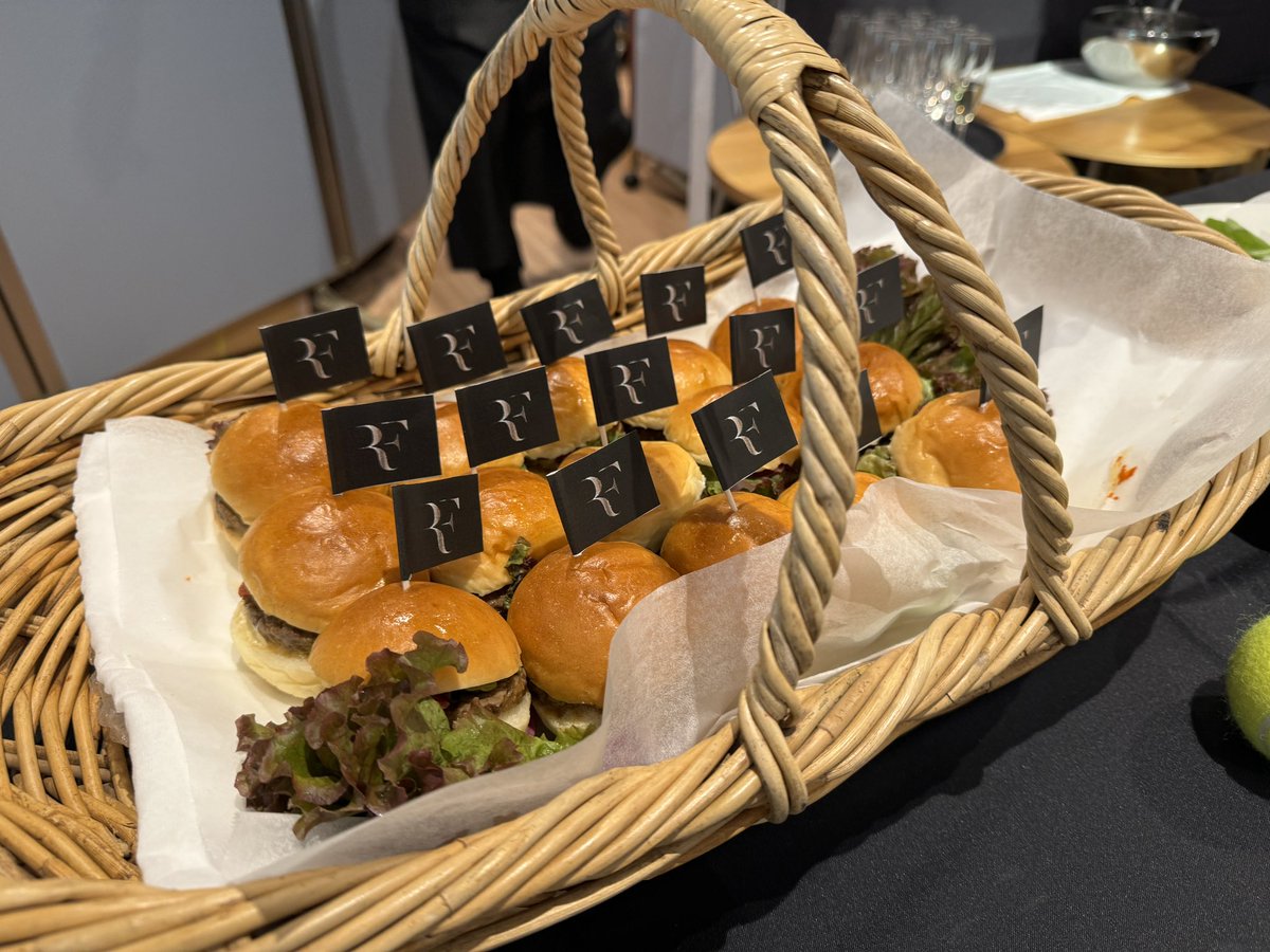 eucalyptusOOO's tweet image. GOAT Celebration全世界同時刻イベントに参加してきました！😭🌟

出かける直前まで冷えピタを貼って、超絶夏バテコンディションだったのが悔やまれます…(´°̥̥̥̥̥̥̥̥ω°̥̥̥̥̥̥̥̥｀)

それでも色んな人と話せて楽しかった！
ありがとうございました！

#wilson 
#RF01