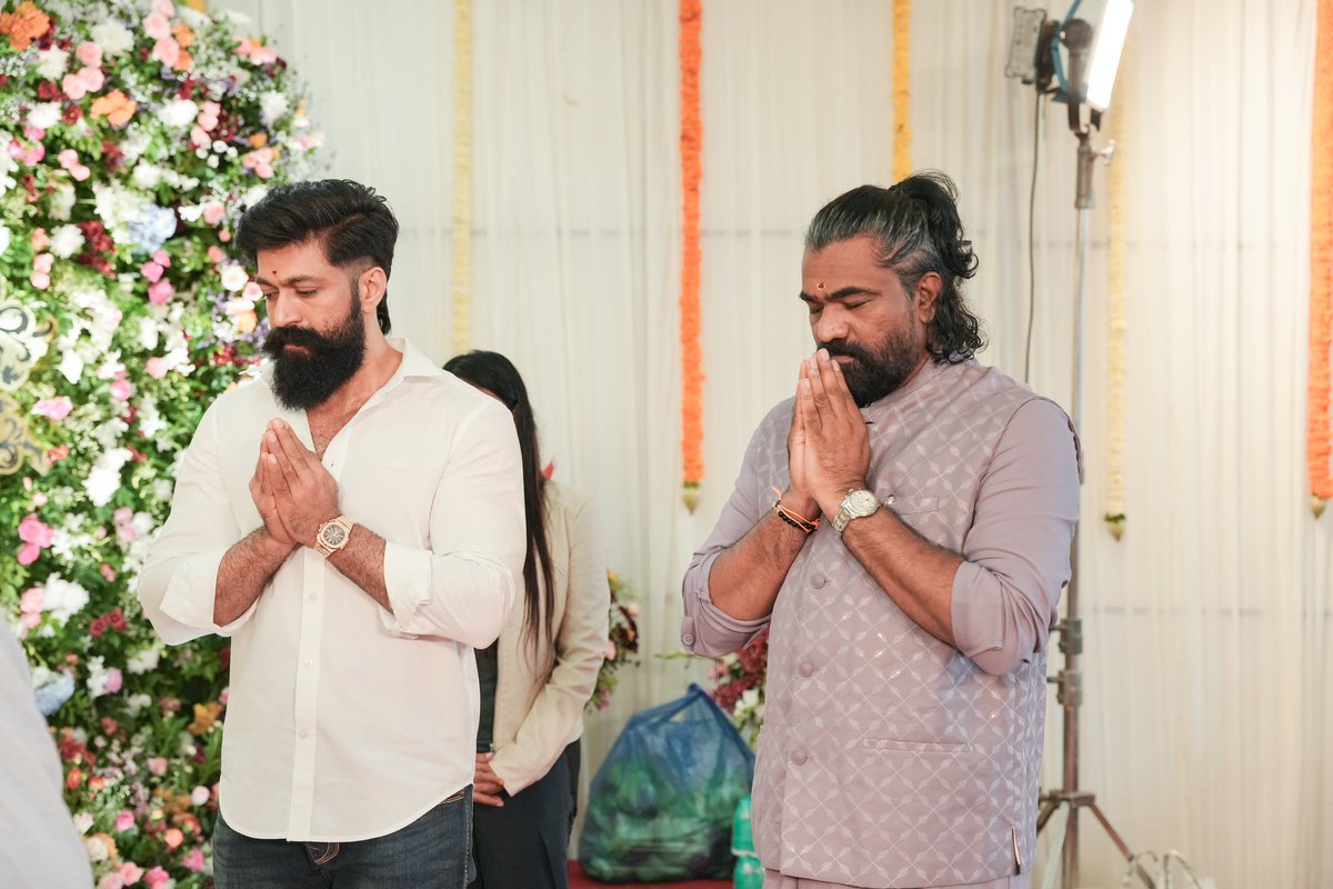 KvnProductions's tweet photo. A new chapter begins for a tale to witness 🔥

#ToxicShootBegins today with an auspicious pooja ceremony 🪔

Here are some magical moments 📸

@TheNameIsYash 

#TOXICTheMovie 
#GeetuMohandas @KVNProductions
@Toxic_themovie https://t.co/buKK1cLMNA