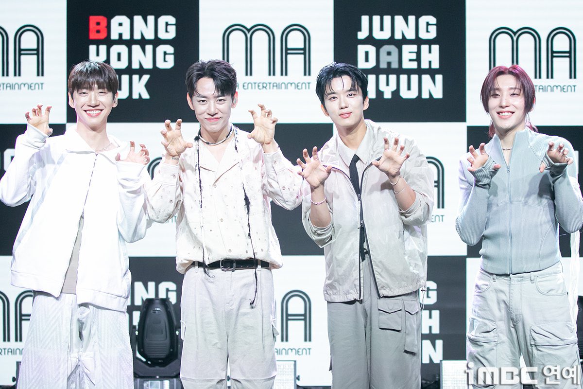 younglo_6's tweet photo. Showcase... I'm really back...
ZELO will watch over 4 people with us…🫶
I love the five of you very much, you are very precious, and I hope you are happier than anyone else. 
Let's cheer up, BJYM!

#방용국 #정대현 #유영재 #문종업 #컴백 #커튼콜 #CURTAIN_CALL #Gone_BJYM https://t.co/A3BXO3MV8K