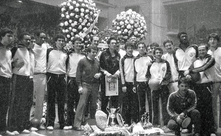 Beşiktaş Basketbolunun efsane ismi değerli kaptanım Battal Durusel’i vefatının 6. yıldönümünde saygı, sevgi ve rahmetle anıyorum.

#BattalDurusel