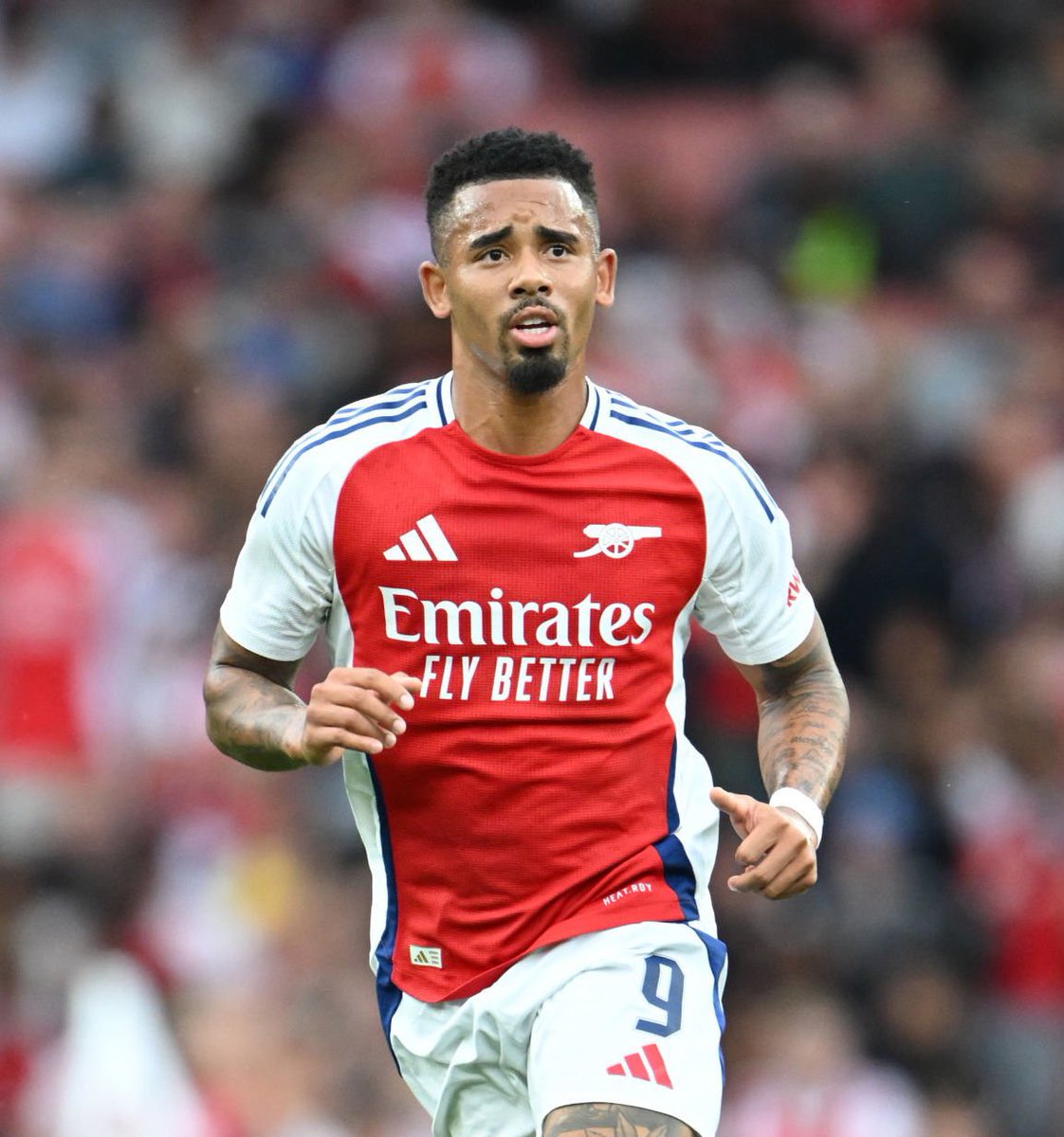 ArsenalBuzzCom's tweet photo. 🗣️| Mikel Arteta on the understanding developing between Gabriel Jesus and Kai Havertz:

“I think it’s something you can see coming. It’s natural, it flows, there is good chemistry between them – and as well with Leo (Trossard). 

“The three, they have that false nine profile. I really like what I saw (vs Bayer Leverkusen).” [@arsenal] #afc