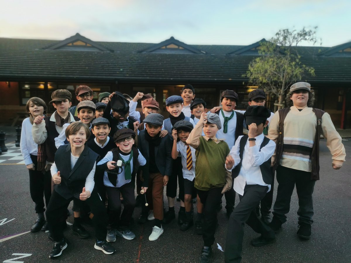 BablakeJunior's tweet photo. #ThrowbackThursday to the Spring Term when Year 5 were transported back in time for their Victorian Experience Day. 

Dressed in splendid attire, the children experienced the strict discipline, rules and routines of Victorian life.

#BablakeJunior https://t.co/3WgZ56Jmzj