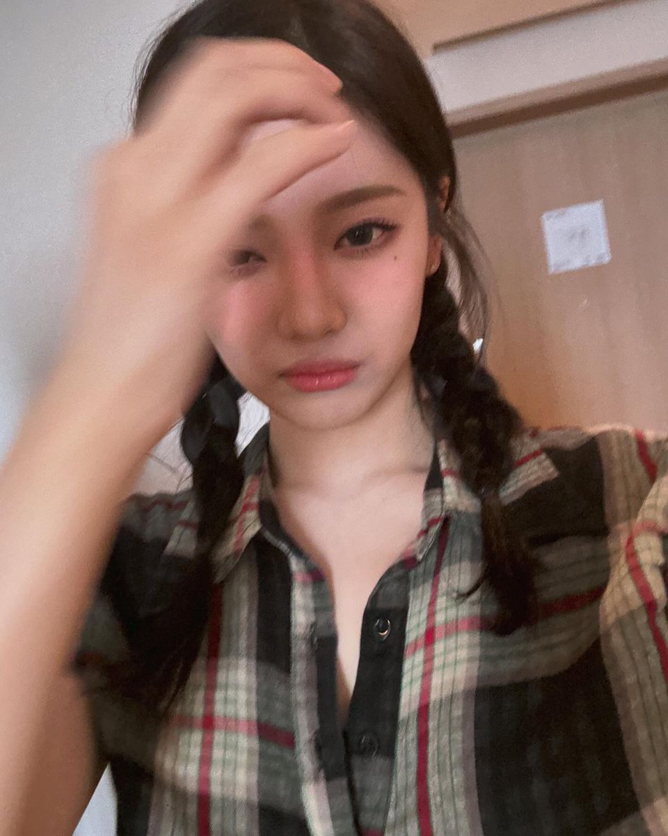 — 𝅄 ۫ *𝗽𝘀𝘀𝘁-𝗽𝘀𝘀𝘁* Lost 𝘬͟𝘪͟𝘵͟𝘵͟𝘺, who 𝘵͟𝘩͟𝘪͟𝘴? Photos taken when I just arrived in my hotel room with a rather sulky expression here, I will leave it to MYs to wonder why I had this face at the first place… 🐱💭 ꒱ ˚𝅄