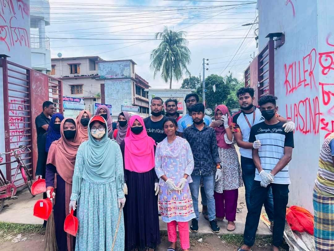 পরিচ্ছন্নতা ও ট্রাফিক কন্ট্রোল কার্যক্রমে সাতক্ষীরা কমিউনিটি