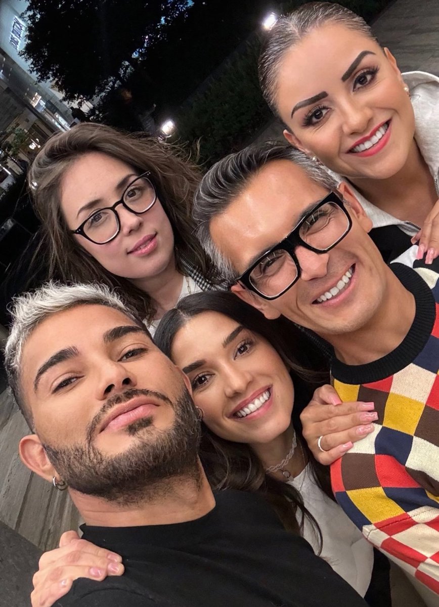 Noche de amigos .. ❤️❤️❤️ #Lau #Ana <a href="/SERGESEPULVEDA/">SERGIO SEPULVEDA</a> <a href="/DioLLuberes/">Dio Lluberes</a> …