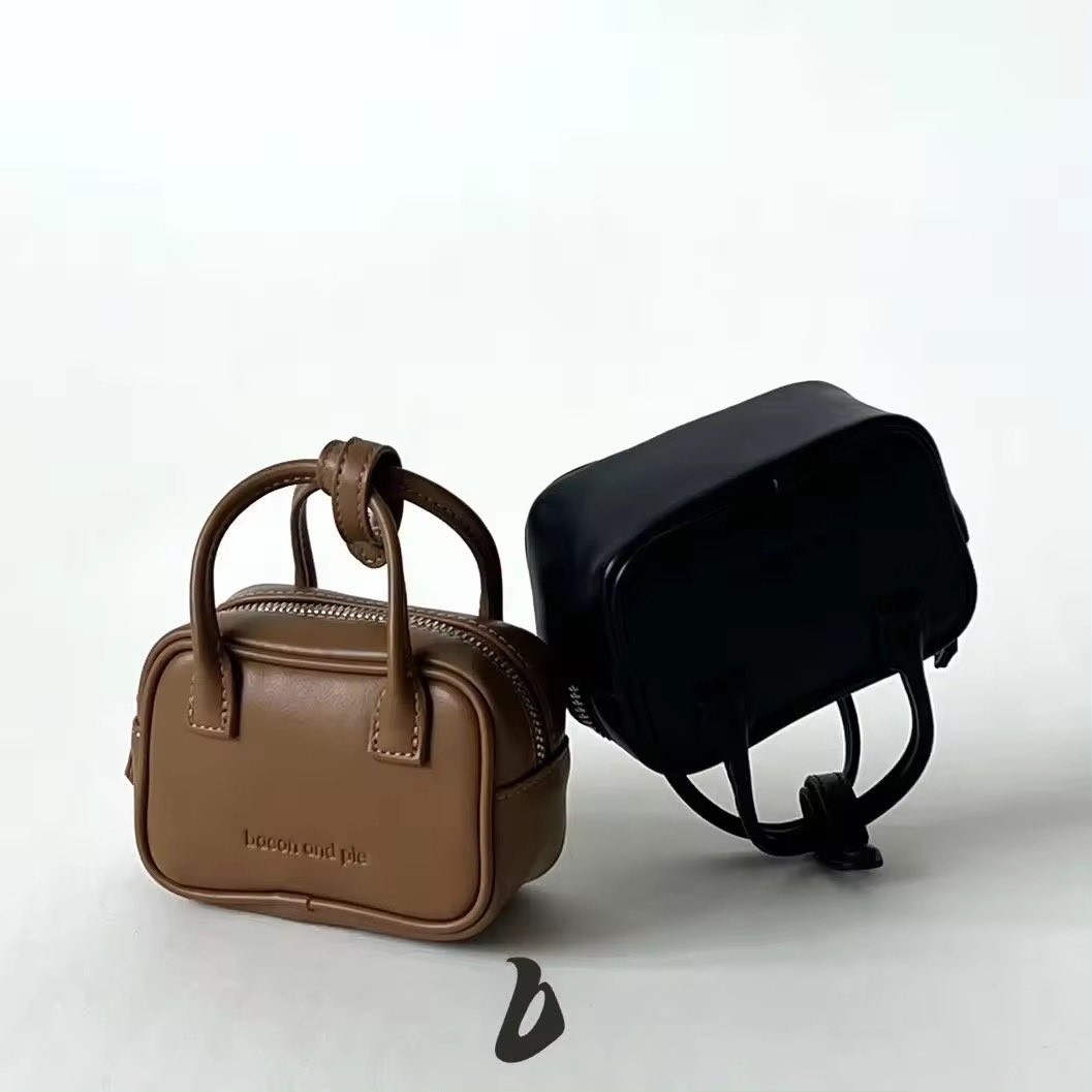 _Pixie__joy_'s tweet image. 8.8 เวลา 12:00 เที่ยงตรง กระเป๋าสุดน่ารัก
จาก baconandPin รุ่น MINI TRUCK BAG  
มี 2 สี BLACK / MOCHA ใส่ของจุ๊กจิ๊ก 
หรือไปห้อยกับกระเป๋าใบไหน ก็ดูคูลได้ทันที

Min truck
📍 s.lazada.co.th/s.pj5eI?cc
ใบใหญ่
📍 s.lazada.co.th/s.pjgLl?cc

#pixiejoy #lazada # baconandPie #BaconMiniTruck