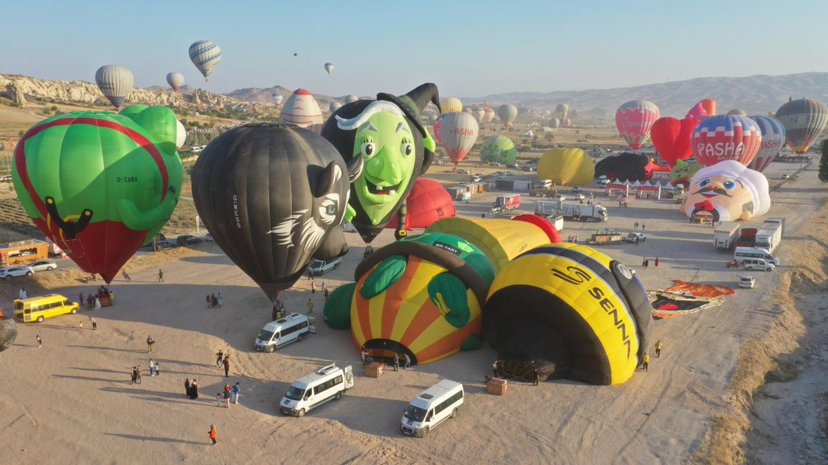 Nevşehir Kültür Yolu Festivali'ne katılan 18 ülkenin figürlü sıcak hava balonları Kapadokya semalarında uçtu.

trthaber.com/foto-galeri/18…
