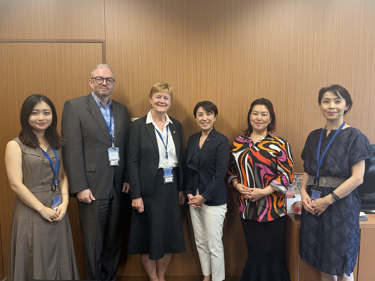 UNFPA_Japan's tweet photo. 7月31日、参議院議員会館の寺田静 参議院議員を、クリスティン・イグルム 駐日ノルウェー大使とともに、UNFPA駐日事務所長の成田詠子が訪れ、今年4月にオスロで #UNFPA が開催した「国際人口開発会議 行動計画実施のための国際国会議員会議( #IPCI/ICPD )」の振り返りと意見交換を行いました。 https://t.co/tLizpdMUe1