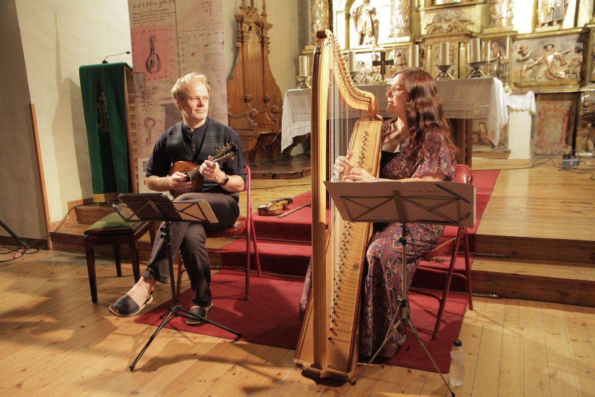 festivalcamino's tweet photo. Miércoles 7 de agosto – Iglesia parroquial – VILLANÚA - HIRUNDO MARIS: ARIANNA SAVALL Y PETTER UDLAND JOHANSEN. 'La rosa de los vientos' 🌿 #33FICS @DPHuesca @AytoJaca @cJacetania @FestClasica @museojaca @HirundoM https://t.co/yF23M1uujy