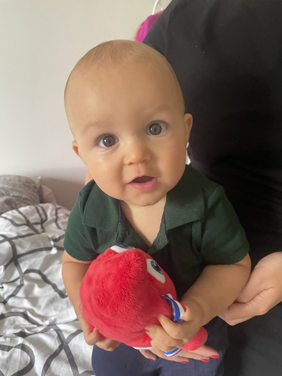 Tanios et la mascotte de ⁦<a href="/Paris2024/">Paris 2024</a>⁩