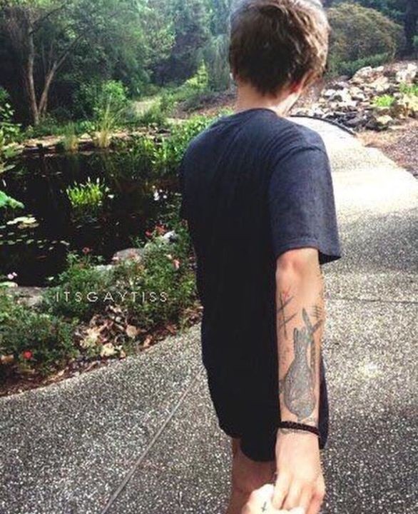 cashtonsho's tweet photo. 💙  @LouTommosos https://t.co/U1R5KsUFTc