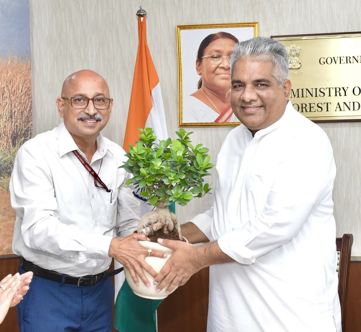 Chaired the 41st meeting of the Central Zoo Authority in New Delhi today.

Held extensive discussions on CZA initiatives taken for 156 zoos across the country with topics ranging from the Conservation Breeding Program of animals, Bio Banking facilities to capacity building of zoo